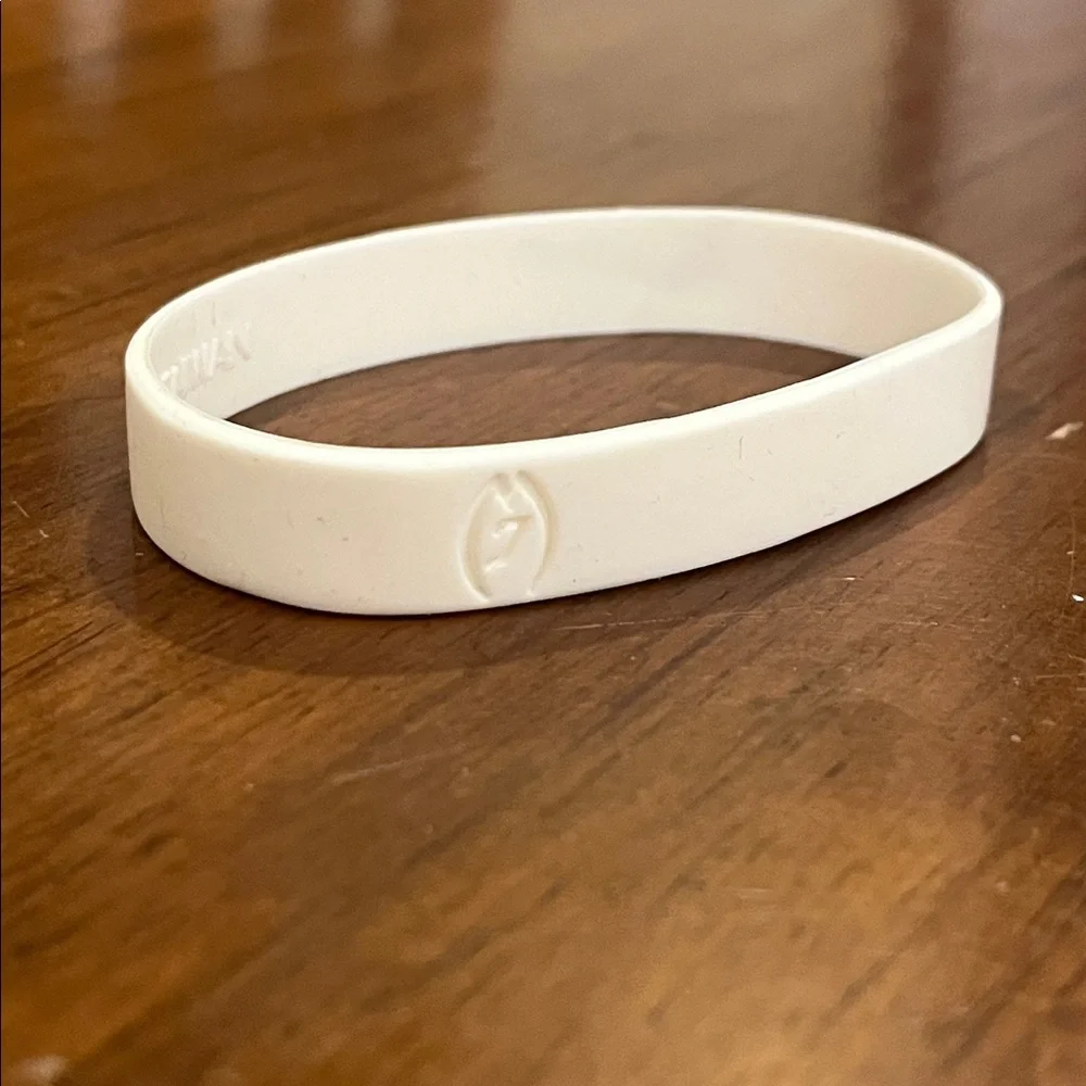 Michael Vick #7 Vintage Nike Baller ID Band Be Unexpected White New Adult Size